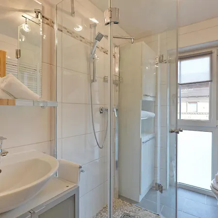 Loisi Mit Grossem Balkon - By Nv-appartements